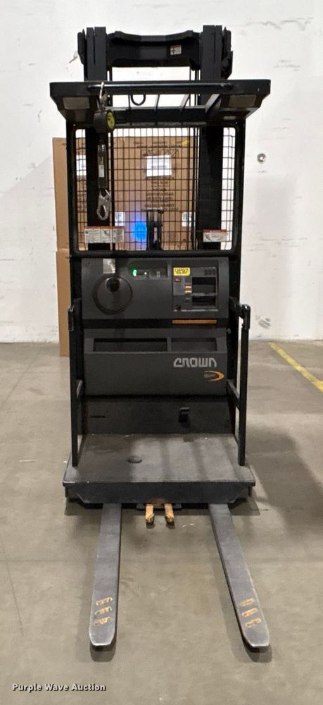 image for item EU4788 2017 Crown SP3520-30 order picker