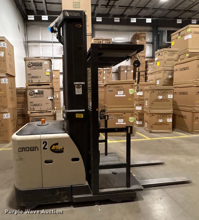 image for item EU4788 2017 Crown SP3520-30 order picker