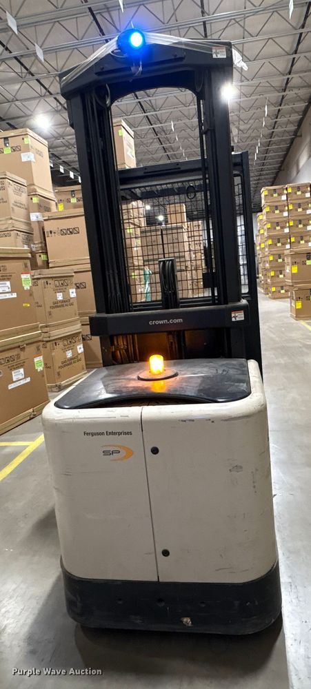 image for item EU4788 2017 Crown SP3520-30 order picker