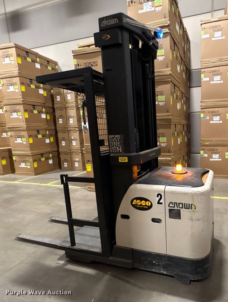 image for item EU4788 2017 Crown SP3520-30 order picker