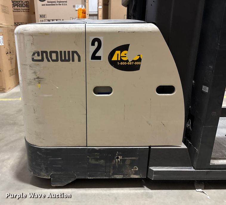 image for item EU4788 2017 Crown SP3520-30 order picker