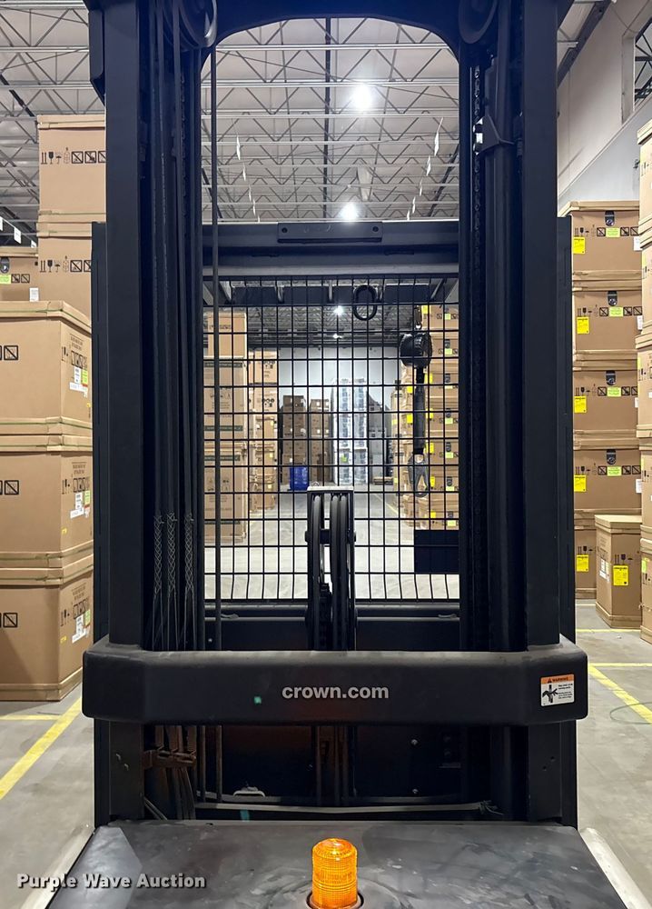 image for item EU4788 2017 Crown SP3520-30 order picker