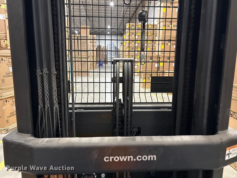 image for item EU4788 2017 Crown SP3520-30 order picker