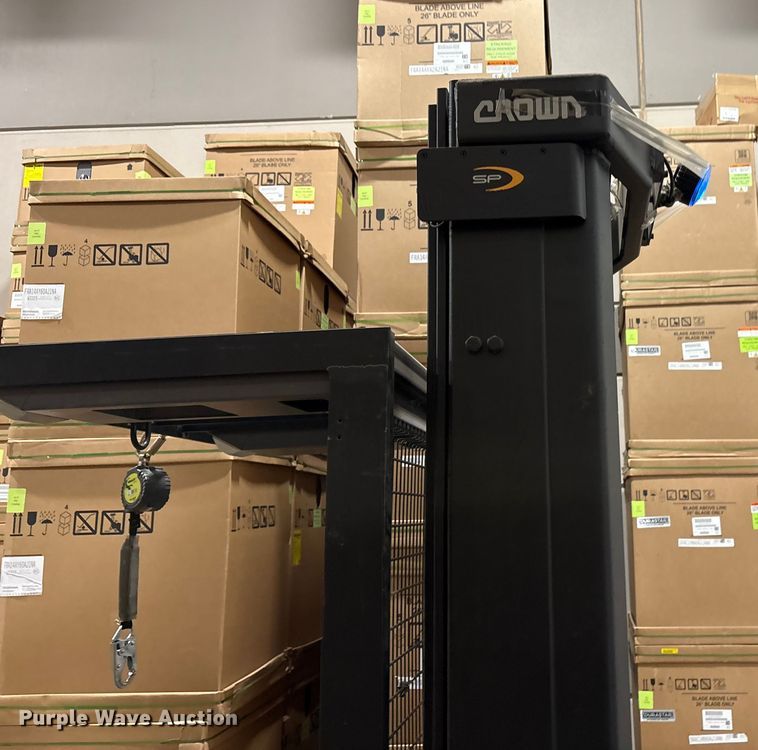 image for item EU4788 2017 Crown SP3520-30 order picker