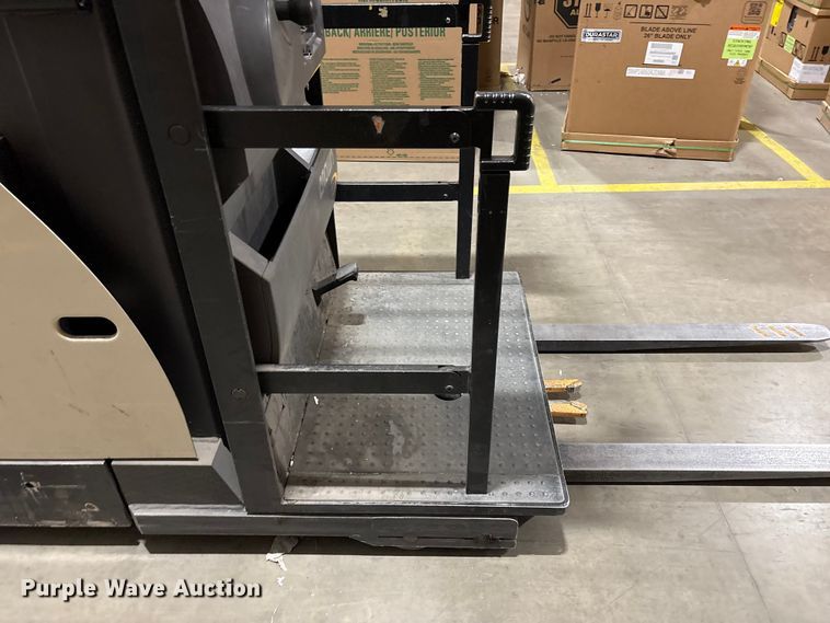 image for item EU4788 2017 Crown SP3520-30 order picker