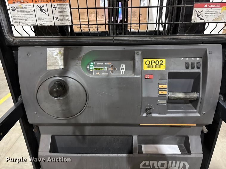 image for item EU4788 2017 Crown SP3520-30 order picker