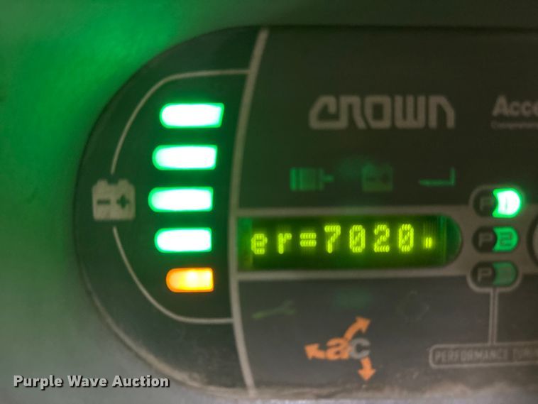 image for item EU4788 2017 Crown SP3520-30 order picker