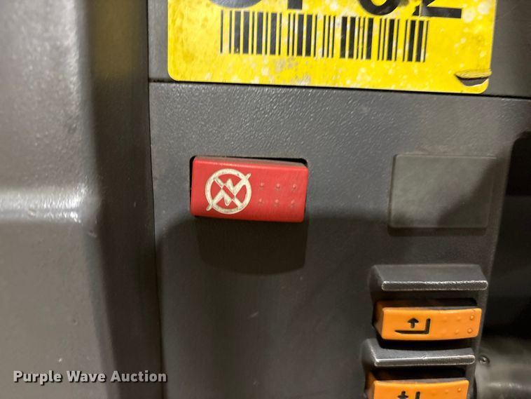 image for item EU4788 2017 Crown SP3520-30 order picker