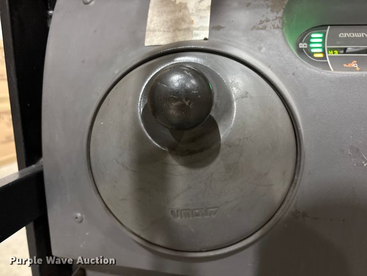 image for item EU4788 2017 Crown SP3520-30 order picker