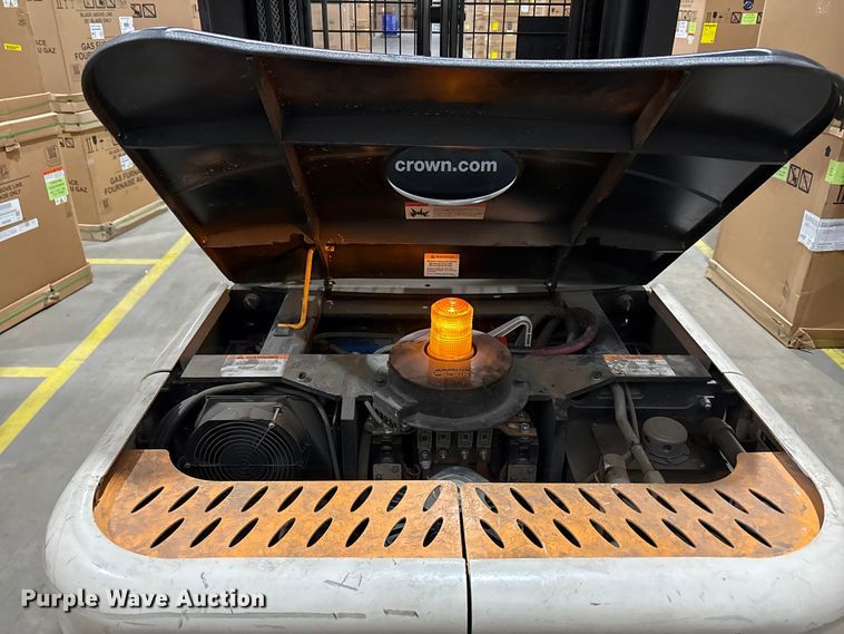 image for item EU4788 2017 Crown SP3520-30 order picker