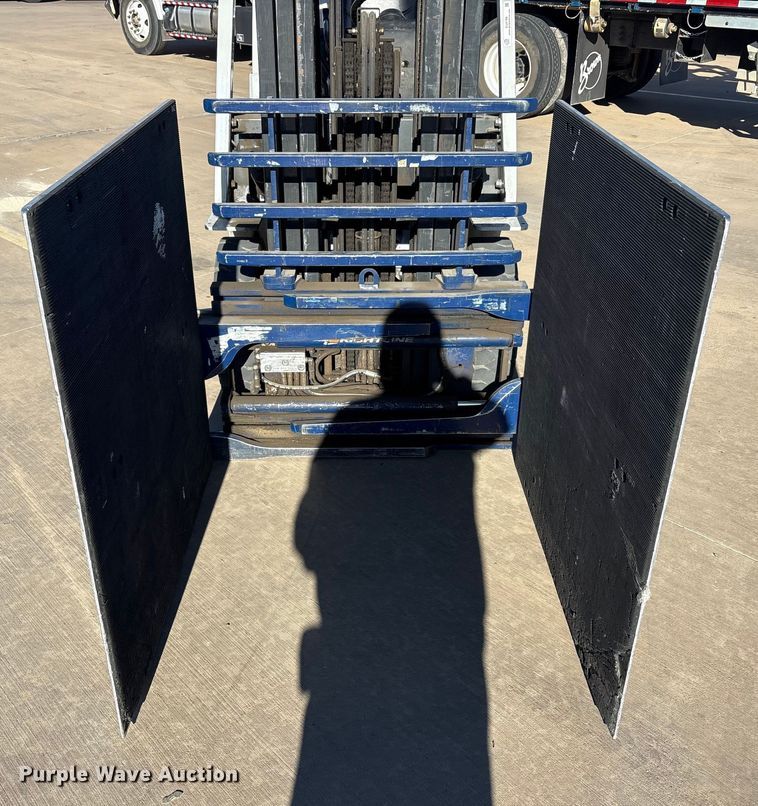 image for item EU4789 2015 Nissan PF50 forklift