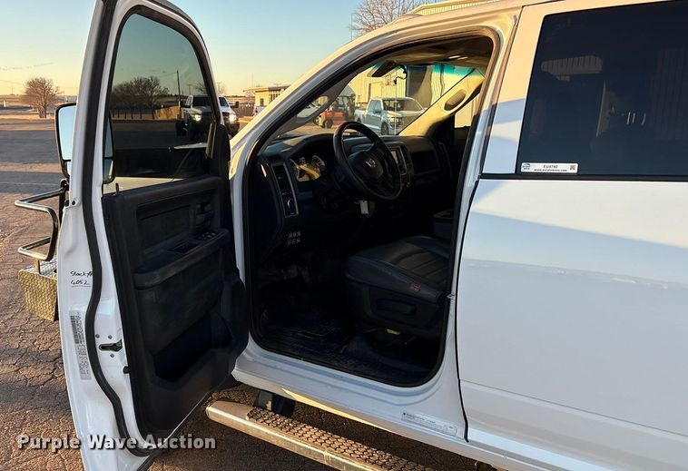 image for item EU4792 2016 RAM 5500HD truck cab and chassis