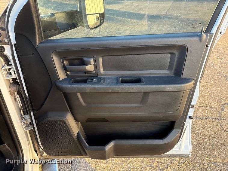 image for item EU4792 2016 RAM 5500HD truck cab and chassis