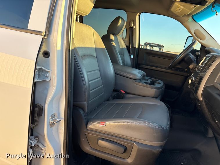 image for item EU4792 2016 RAM 5500HD truck cab and chassis