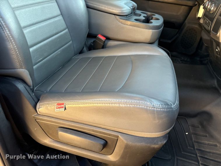 image for item EU4792 2016 RAM 5500HD truck cab and chassis