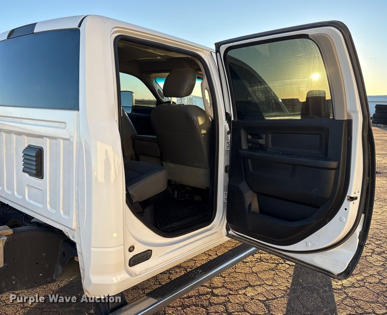 image for item EU4792 2016 RAM 5500HD truck cab and chassis