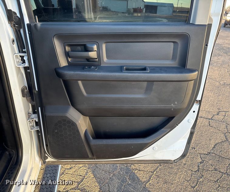 image for item EU4792 2016 RAM 5500HD truck cab and chassis