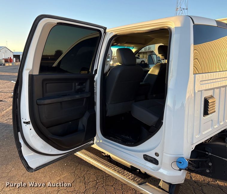 image for item EU4792 2016 RAM 5500HD truck cab and chassis