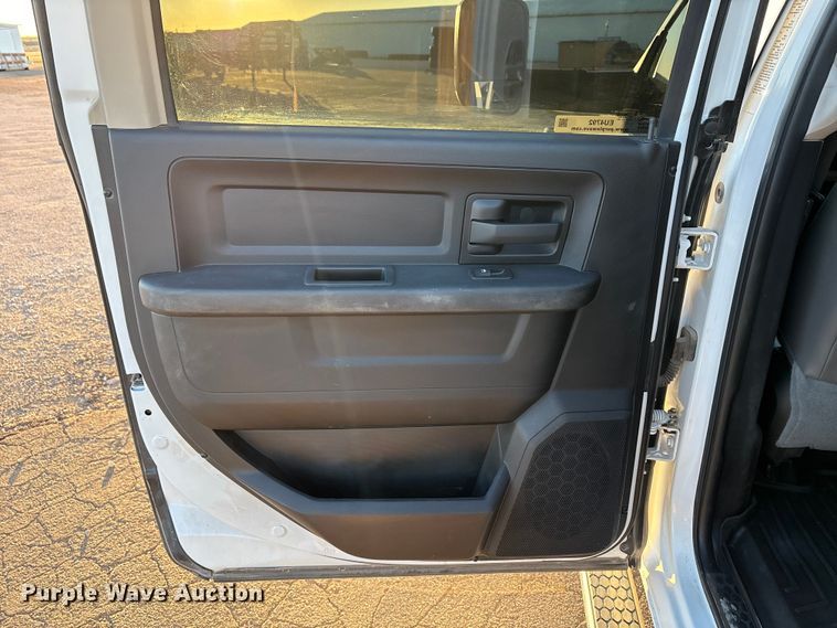 image for item EU4792 2016 RAM 5500HD truck cab and chassis