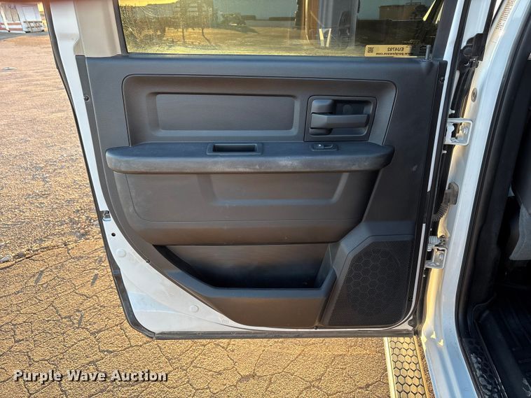 image for item EU4792 2016 RAM 5500HD truck cab and chassis