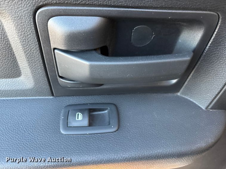 image for item EU4792 2016 RAM 5500HD truck cab and chassis