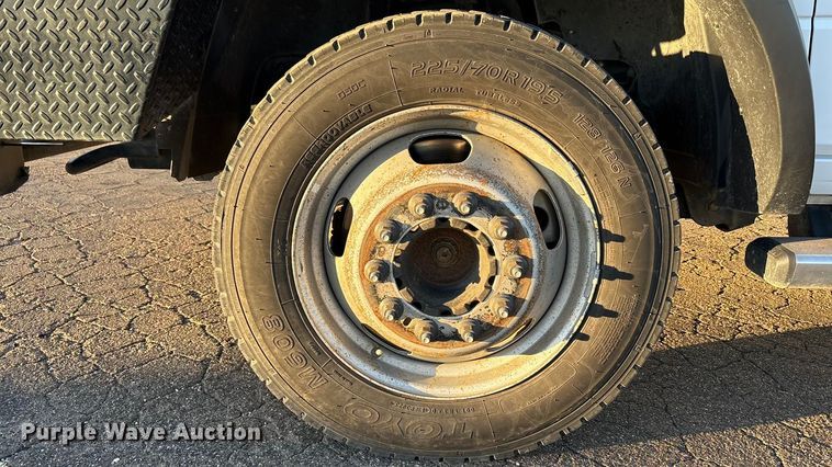 image for item EU4792 2016 RAM 5500HD truck cab and chassis