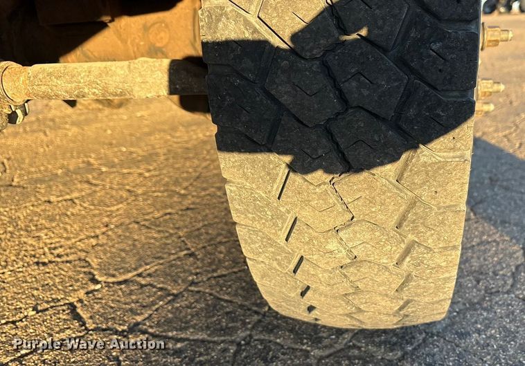 image for item EU4792 2016 RAM 5500HD truck cab and chassis