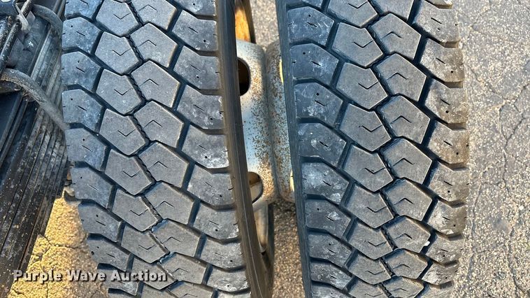 image for item EU4792 2016 RAM 5500HD truck cab and chassis