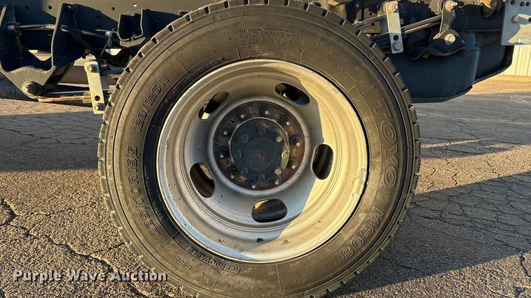 image for item EU4792 2016 RAM 5500HD truck cab and chassis