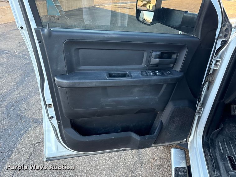 image for item EU4793 2016 RAM 5500HD truck cab and chassis