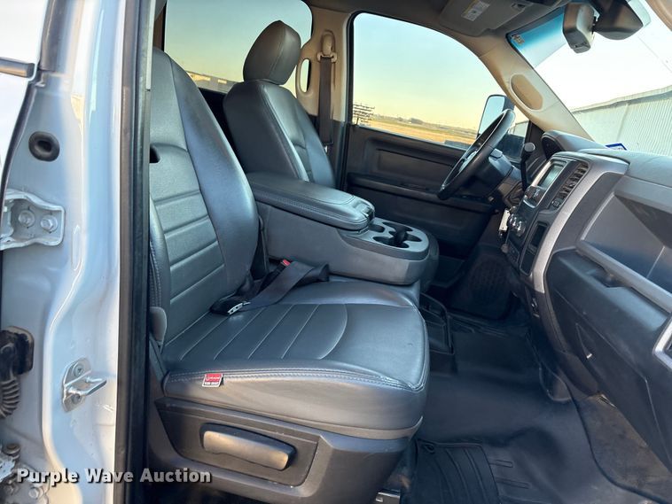 image for item EU4793 2016 RAM 5500HD truck cab and chassis