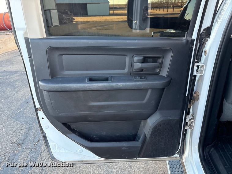 image for item EU4793 2016 RAM 5500HD truck cab and chassis