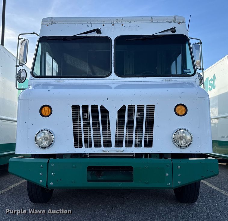 image for item EU5372 2014 Freightliner MT45 delivery truck