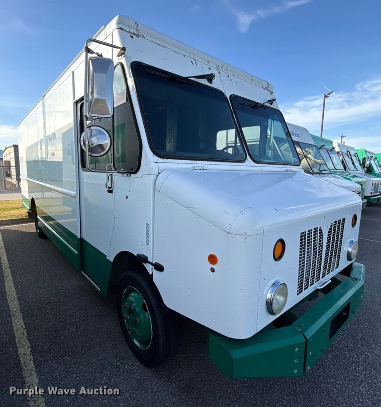 image for item EU5372 2014 Freightliner MT45 delivery truck