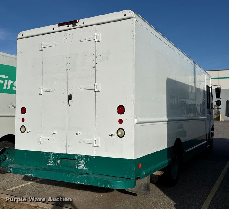 image for item EU5372 2014 Freightliner MT45 delivery truck