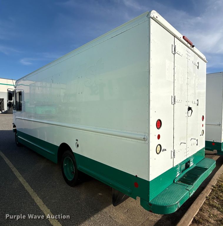 image for item EU5372 2014 Freightliner MT45 delivery truck