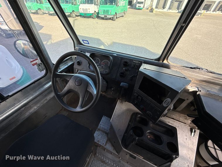 image for item EU5372 2014 Freightliner MT45 delivery truck