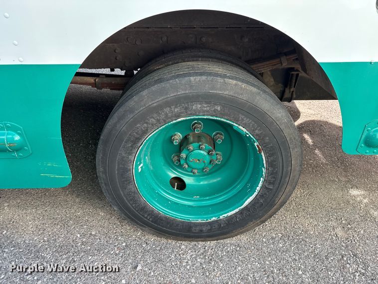 image for item EU5372 2014 Freightliner MT45 delivery truck