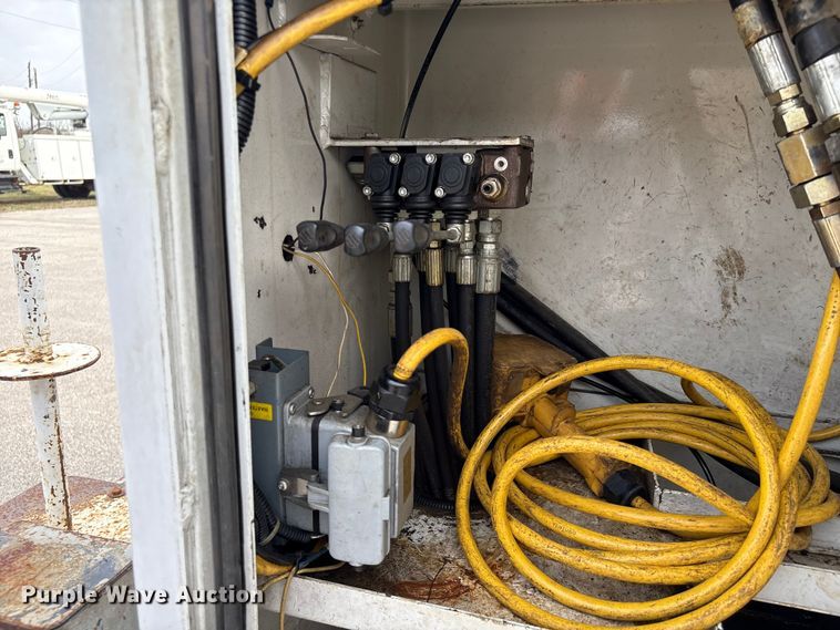 image for item EU7138 2008 Ford F450 Super Duty utility / service truck