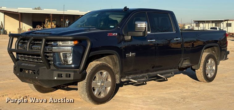 image for item EU7329 2022 Chevrolet Silverado 3500HD Crew Cab pickup truck