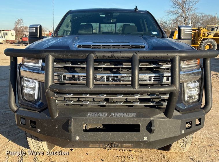 image for item EU7329 2022 Chevrolet Silverado 3500HD Crew Cab pickup truck