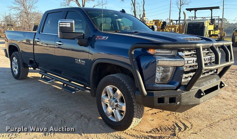 image for item EU7329 2022 Chevrolet Silverado 3500HD Crew Cab pickup truck