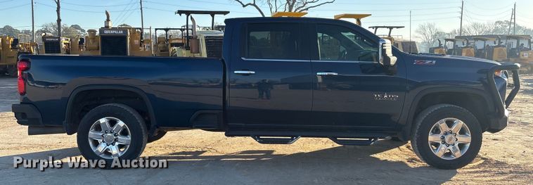 image for item EU7329 2022 Chevrolet Silverado 3500HD Crew Cab pickup truck