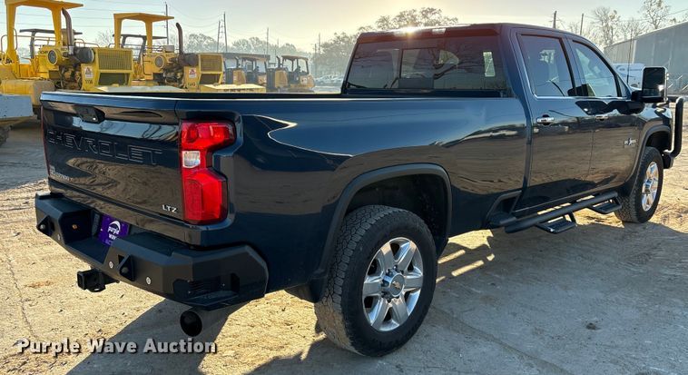 image for item EU7329 2022 Chevrolet Silverado 3500HD Crew Cab pickup truck