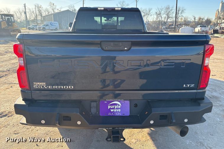 image for item EU7329 2022 Chevrolet Silverado 3500HD Crew Cab pickup truck