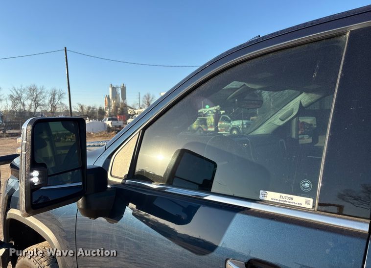 image for item EU7329 2022 Chevrolet Silverado 3500HD Crew Cab pickup truck