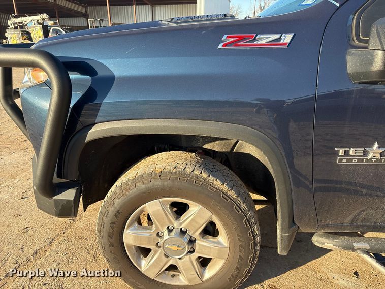 image for item EU7329 2022 Chevrolet Silverado 3500HD Crew Cab pickup truck