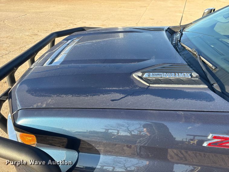 image for item EU7329 2022 Chevrolet Silverado 3500HD Crew Cab pickup truck