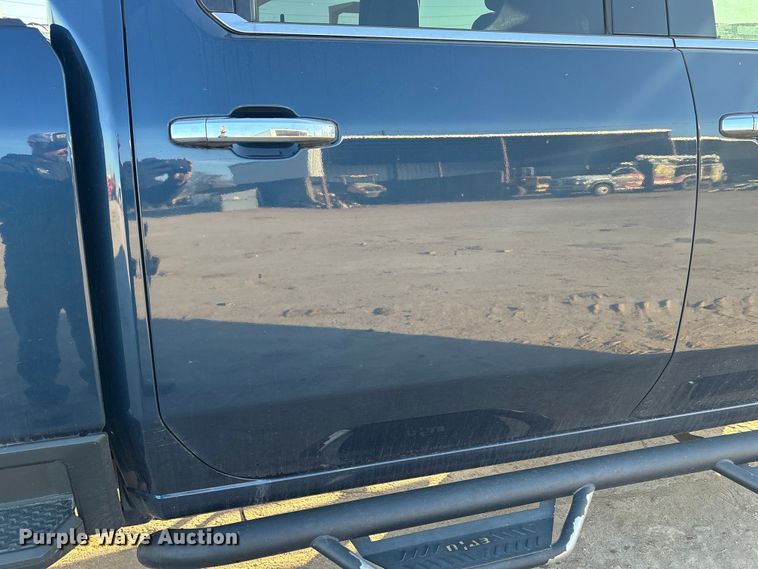 image for item EU7329 2022 Chevrolet Silverado 3500HD Crew Cab pickup truck