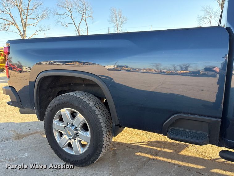 image for item EU7329 2022 Chevrolet Silverado 3500HD Crew Cab pickup truck